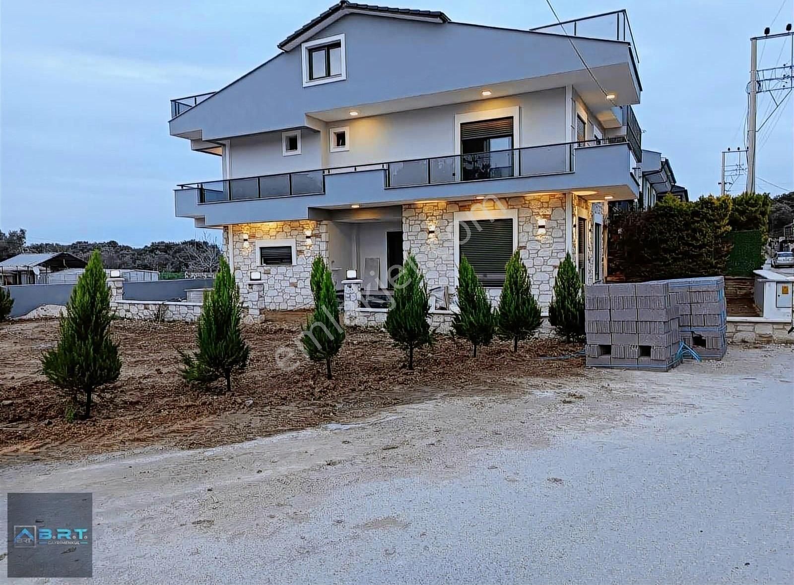 Urla Şirinkent Satılık Villa Urla zeytinalanında müstakil villa