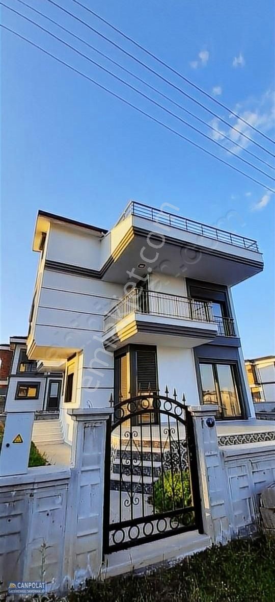 Dikili Cumhuriyet Satılık Müstakil Ev CANPOLAT'TAN 310 m2 arsada 5+1 tekli tripleks villa