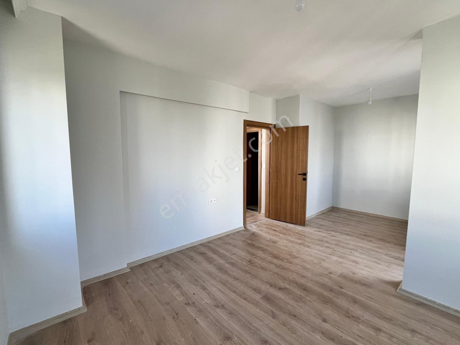 Villa 3+1 Site İçi Denize Golf Hotellere Yakın Cadde Üzerinde - Görsel 25