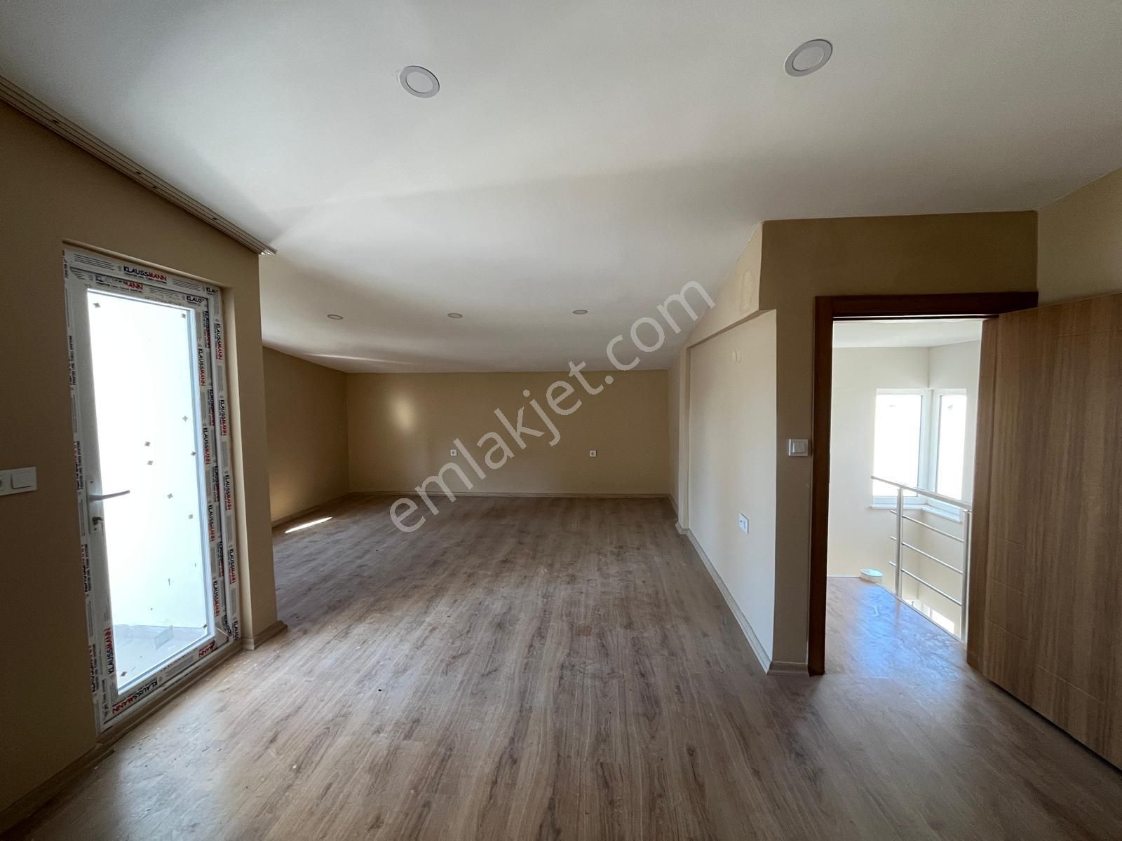 Villa 3+1 Site İçi Denize Golf Hotellere Yakın Cadde Üzerinde - Görsel 35