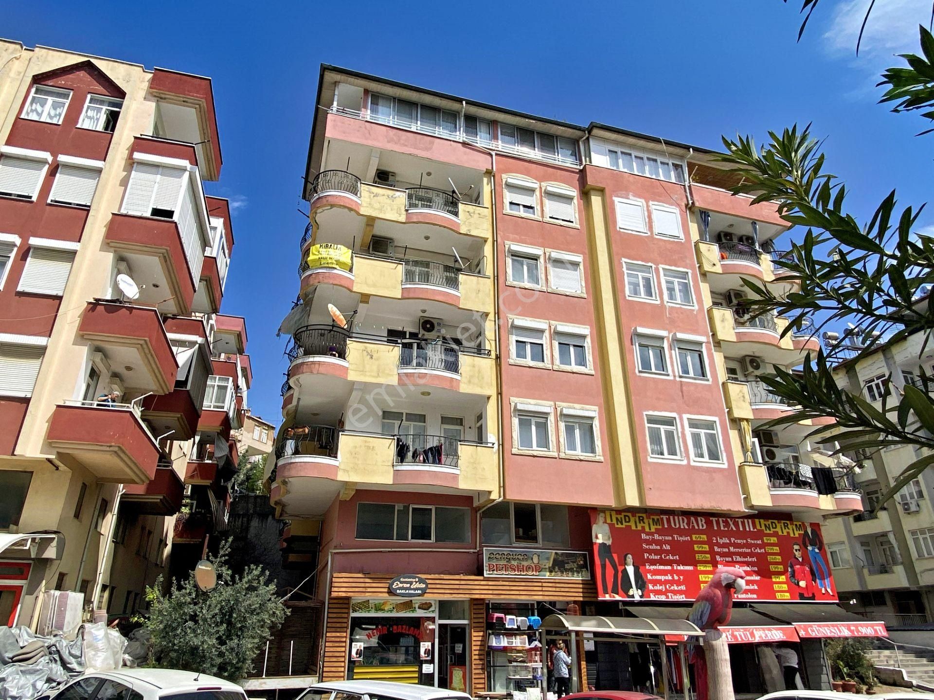 82 Salı Pazarı Karşısı Ana Cadde Üzeri 3+1 Eşyalı Daire