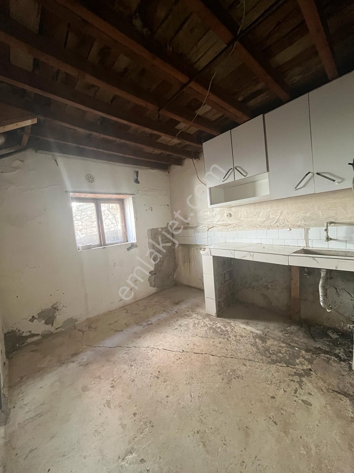 Antalya Elmalı Gündoğan Mah'de 261m2 Arsa İçerisinde 3 Katlı Müstakil Satılık Kerpiç Bina - Görsel 9