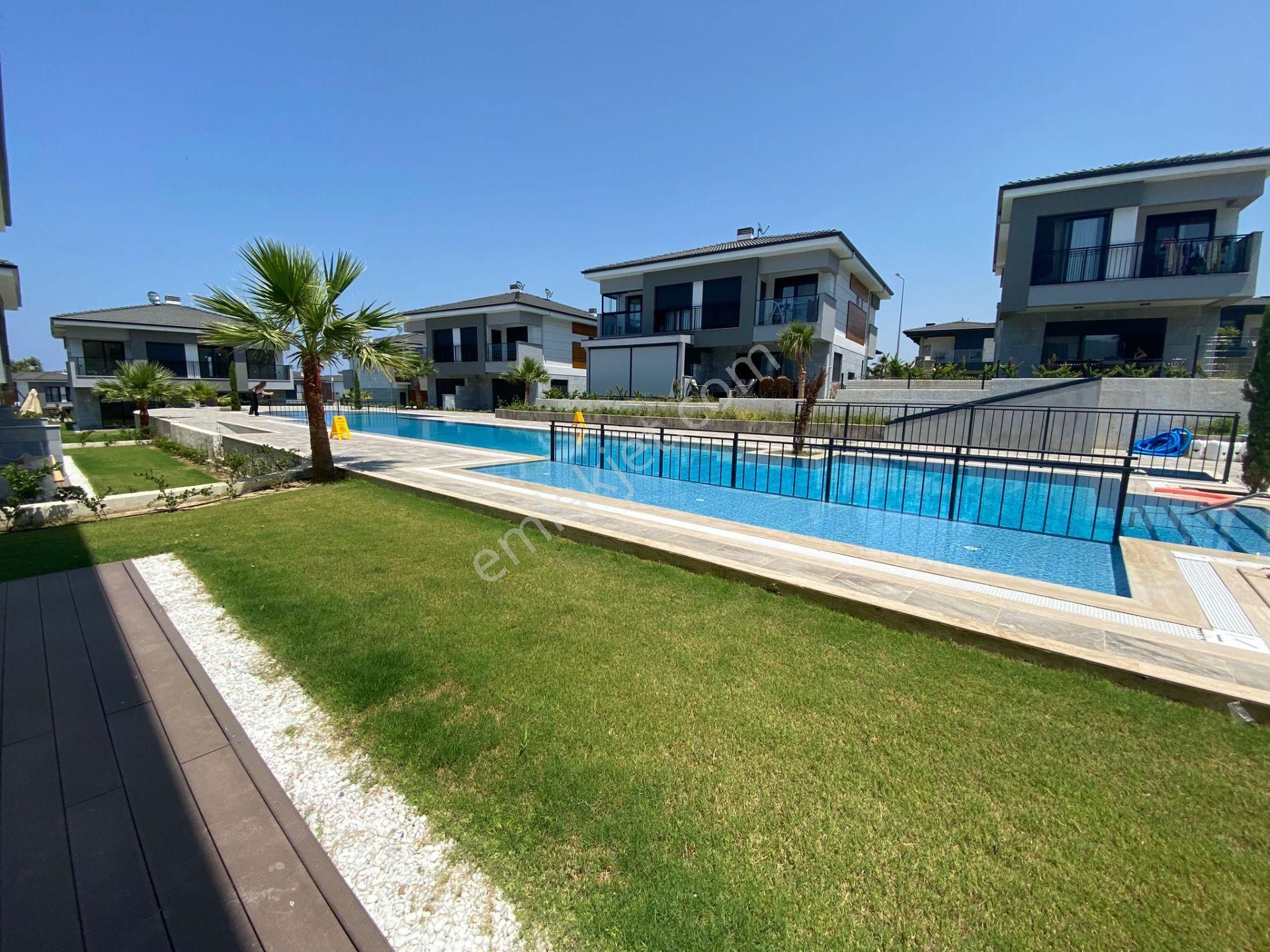 Kuşadası Güzelçamlı Satılık Villa  Kuşadası'nda Denize Yakın Satılık 3+1 Villa