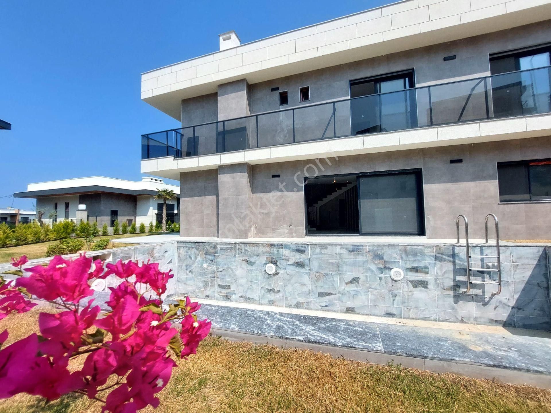 Kuşadası Karaova Satılık Villa Kuşadası'nda Satılık Özel Havuzlu 4+1 Müstakil Villa