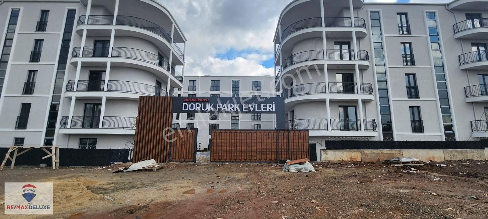 Kartepe Fatih Sultan Mehmet Satılık Daire KARTEPE DE SİTE İÇİNDE HAVUZLU 4+1 BAHÇE DUBLEKS SATILIK DAİRE..