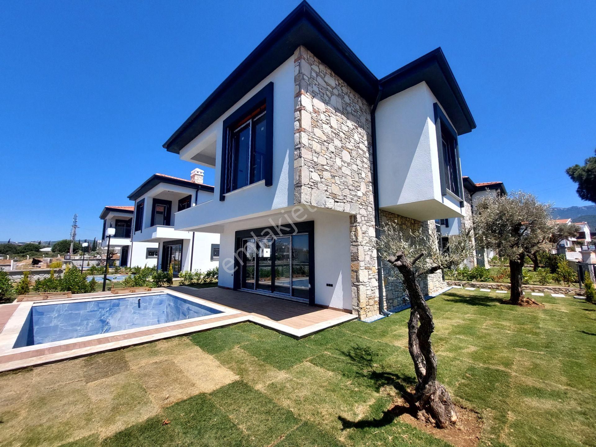 Kuşadası Davutlar Satılık Villa  Kuşadası'nda Taş Mimari Özel Havuzlu Satılık 3+1 Müstakil Villa