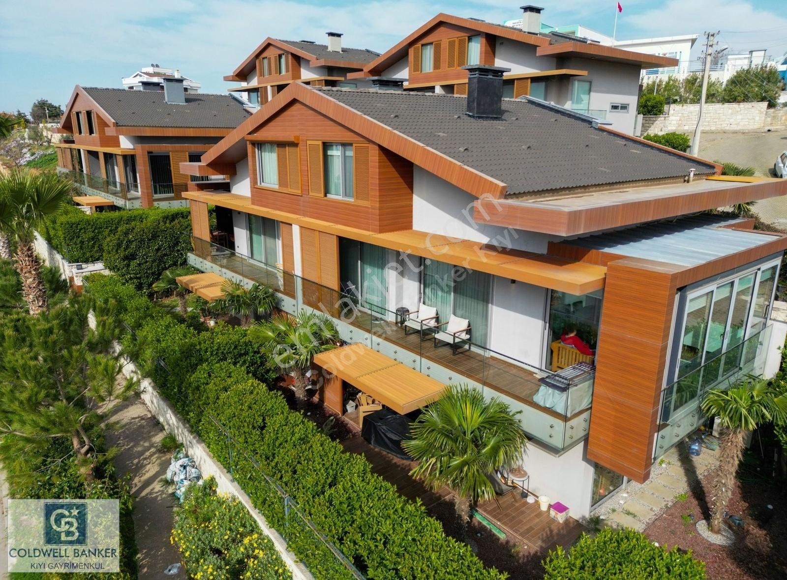 İzmir Güzelbahçe Satılık Villa Güzelbahçe Kahramandere'de Avrupa Tasarım Ödüllü Dubleks Mesken