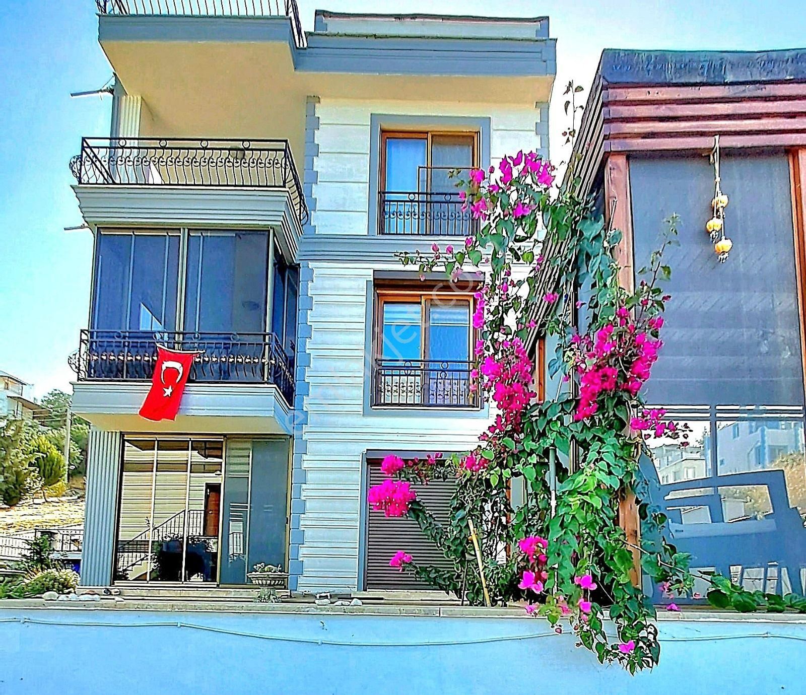 Milas Boğaziçi Satılık Villa  Bodrum Güvercinlik'te Satılık Özel Tasarım 2+1 Ters Dubleks Ev - Deniz Manzaralı, Site İçerisinde