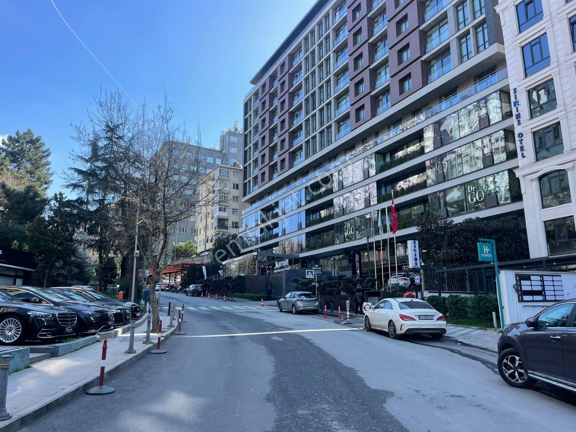 İstanbul Şişli Kiralık Plaza Katı  FULYA ACIBADEM YAKINI SAĞLIK SEKTÖRÜNE UYGUN 1200M2 KİRALIK