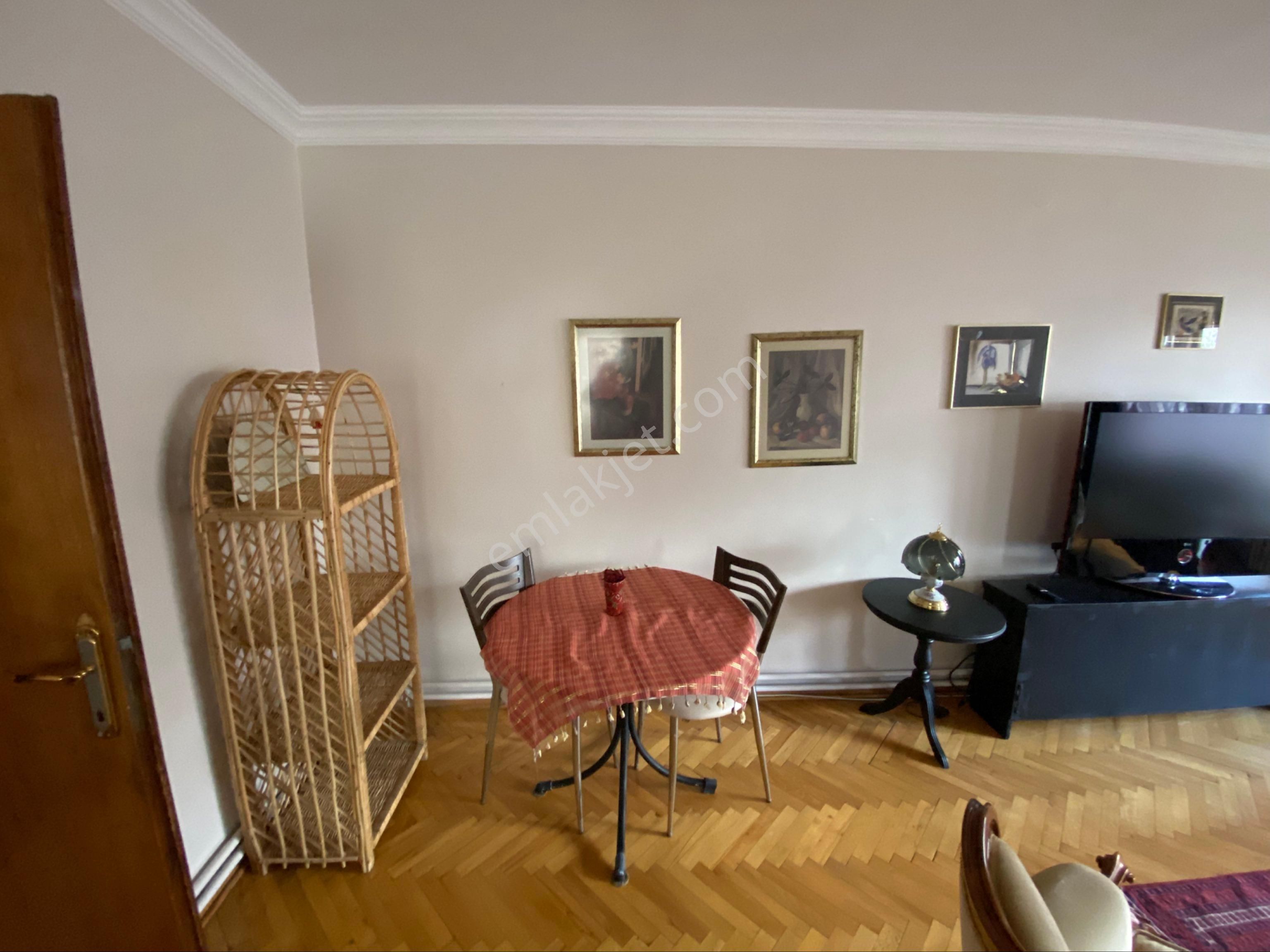 Çankaya Gop Turgutlu Sok.da 1+1 70 M2 Kombili Papazın Bağı Manzaralı Mobilyalı - Görsel 14