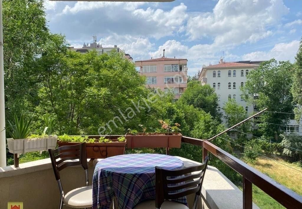 Çankaya Gop Turgutlu Sok.da 1+1 70 M2 Kombili Papazın Bağı Manzaralı Mobilyalı - Görsel 5