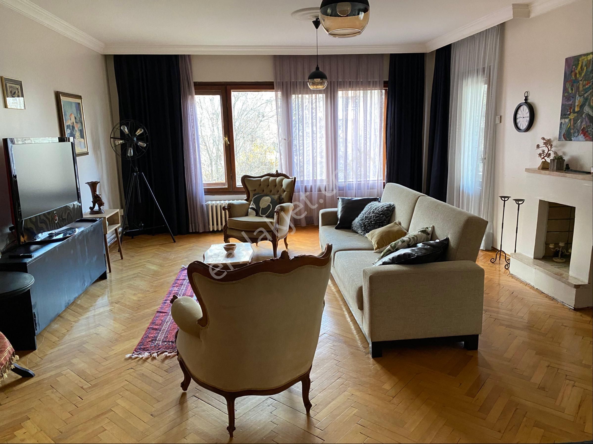 Çankaya Gop Turgutlu Sok.da 1+1 70 M2 Kombili Papazın Bağı Manzaralı Mobilyalı - Görsel 11