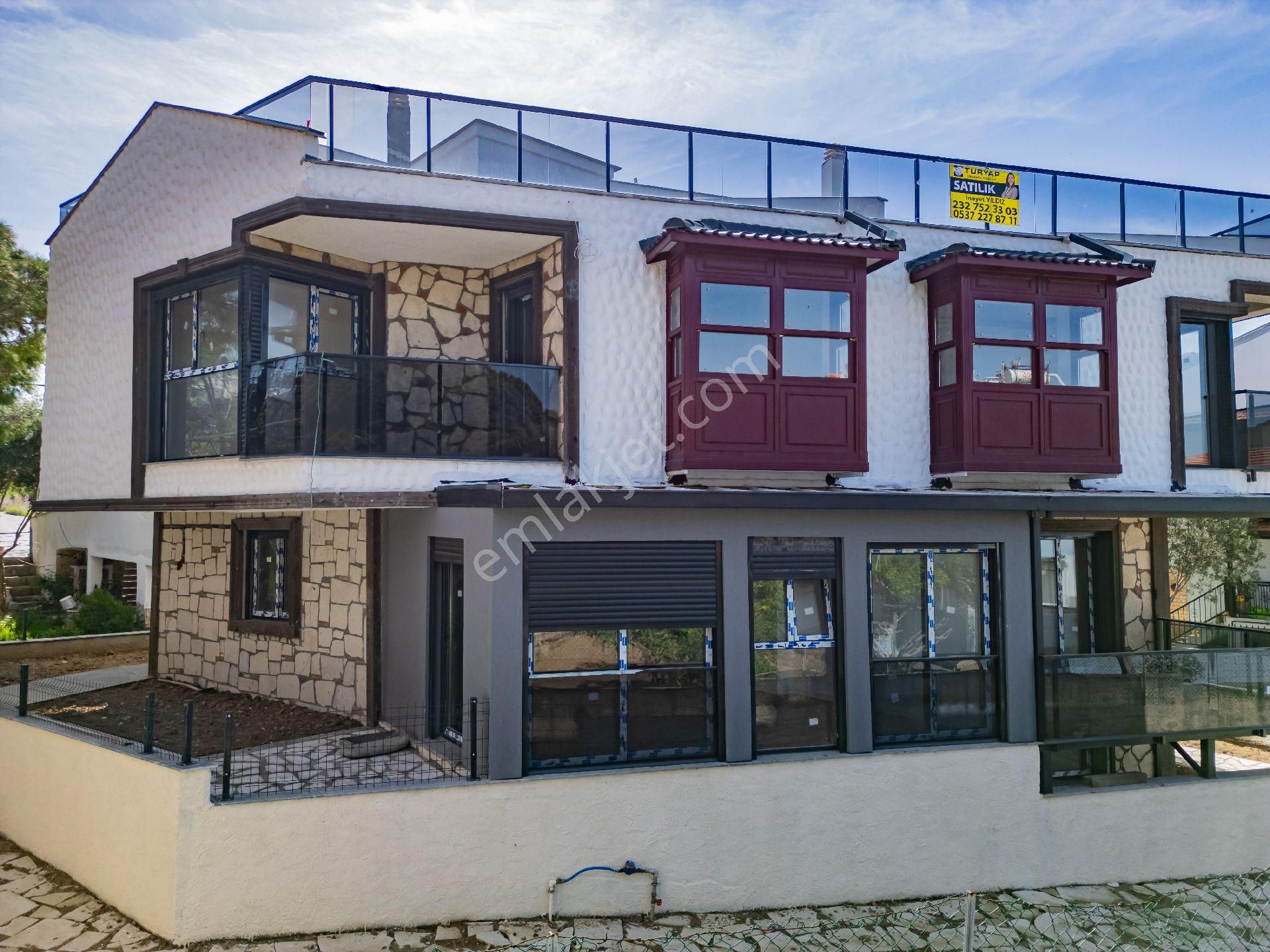 Urla İskele Satılık Villa  Urla İskele Satılık villa 4+1 Deniz manzaralı merkez konumda