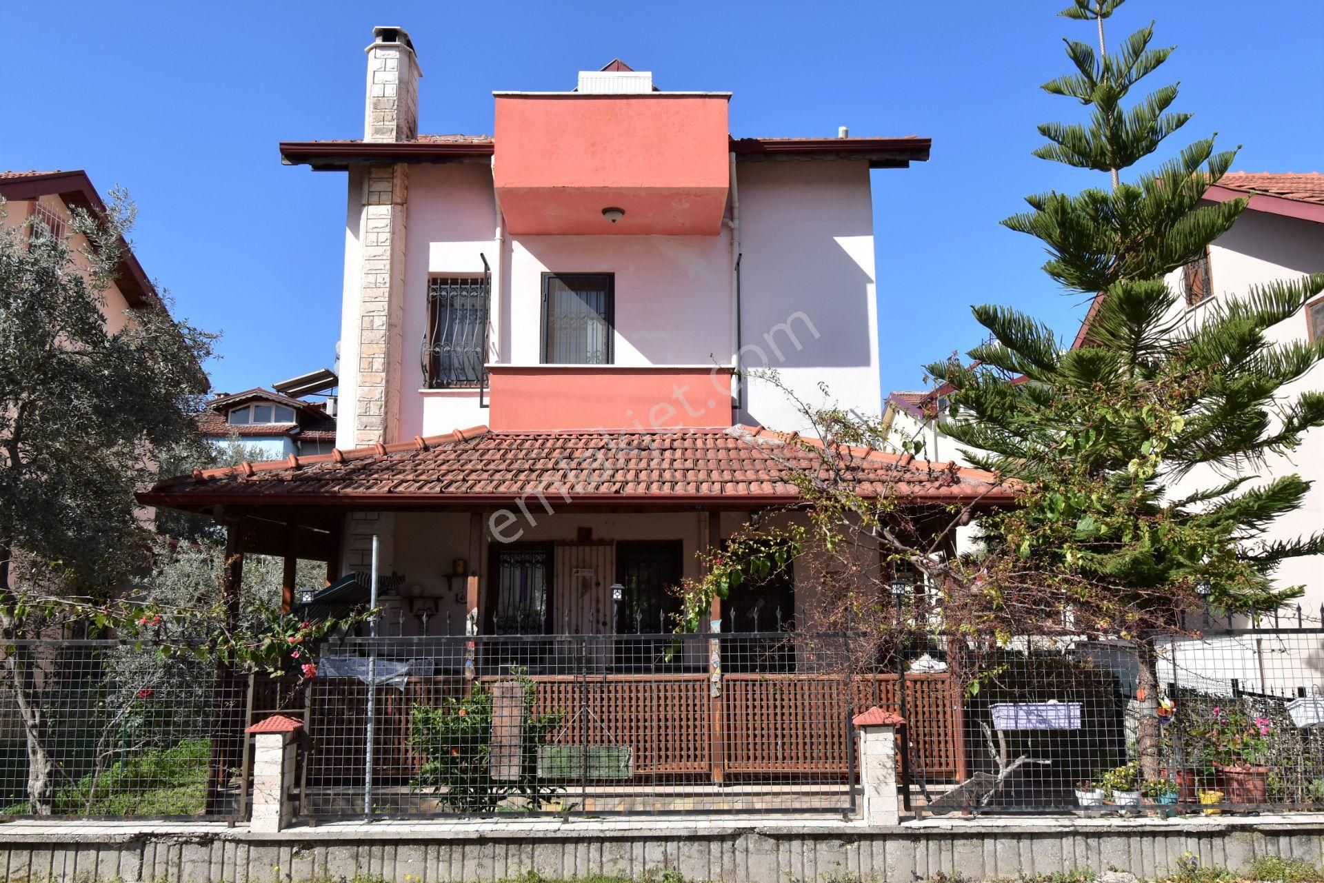 Fethiye Foça Satılık Villa  Fethiye Foça Mah.'de Denize Yakın Satılık 3+1 Villa