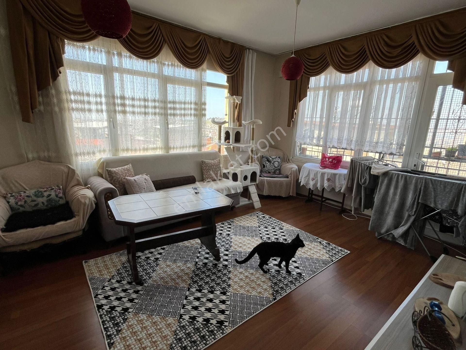 Acil Konak Ulubatlı Mah.de 2+1 M2 Arakat Tadilatlı Daire 95 M2 - Görsel 2