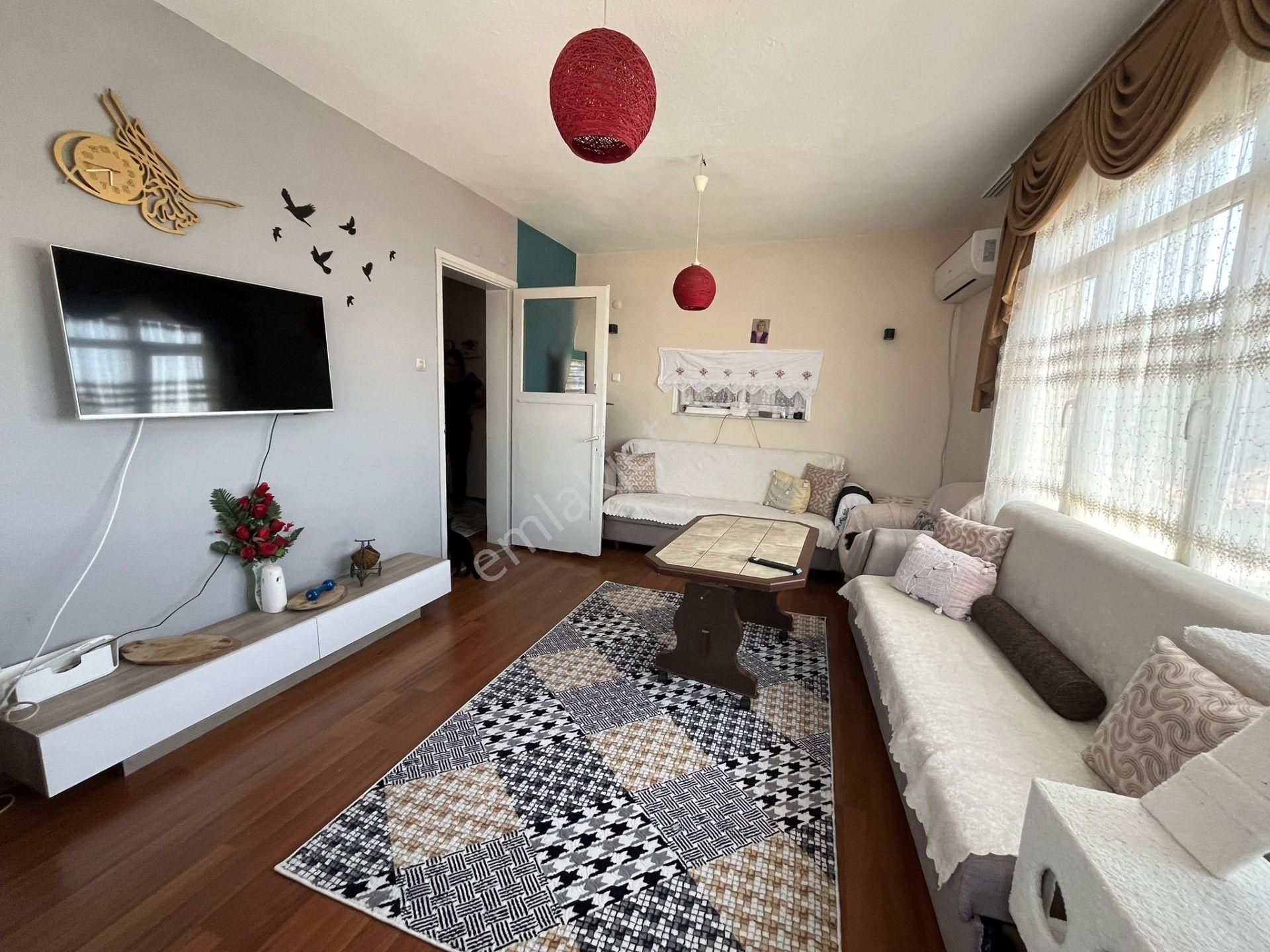 Acil Konak Ulubatlı Mah.de 2+1 M2 Arakat Tadilatlı Daire 95 M2 - Görsel 3