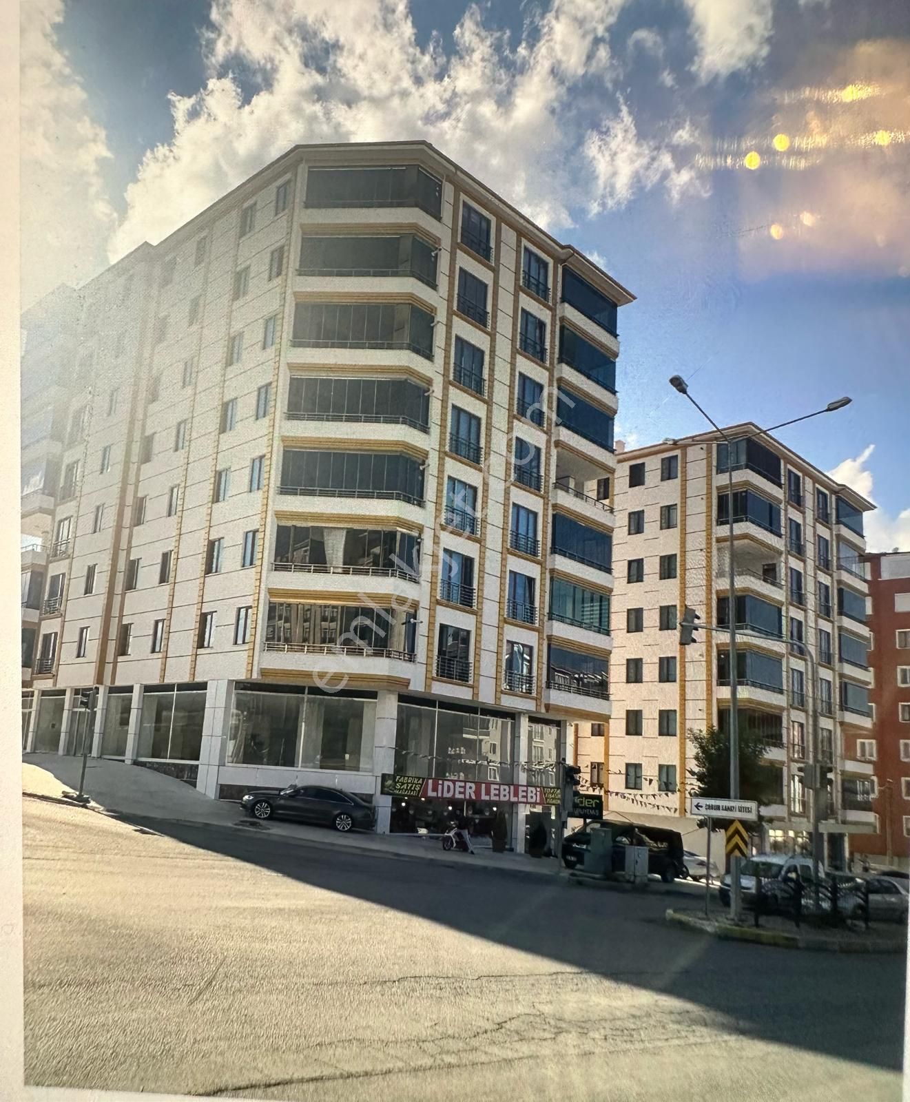 Çorum Merkez Mimar Sinan Satılık Daire  ÇORUM PEHLİVAN EMLAKTAN CEMİLBEY CADDESİ KÖŞE BAŞI 0 AYARINDA 4+1 SATILIK DAİRE