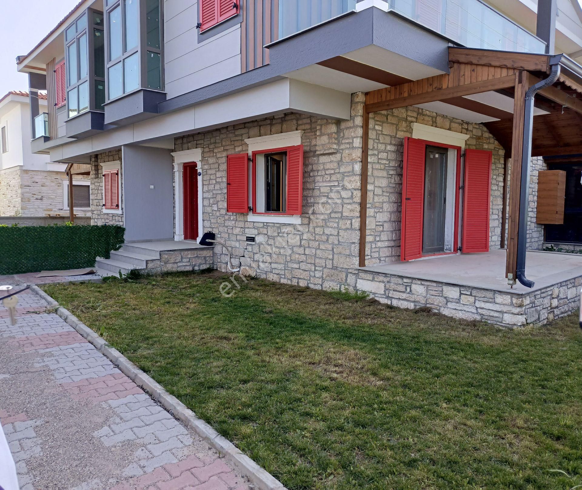 Foça Hacıveli Satılık Villa  FOÇA HACIVELİDE LÜKS 3+1 VİLLA