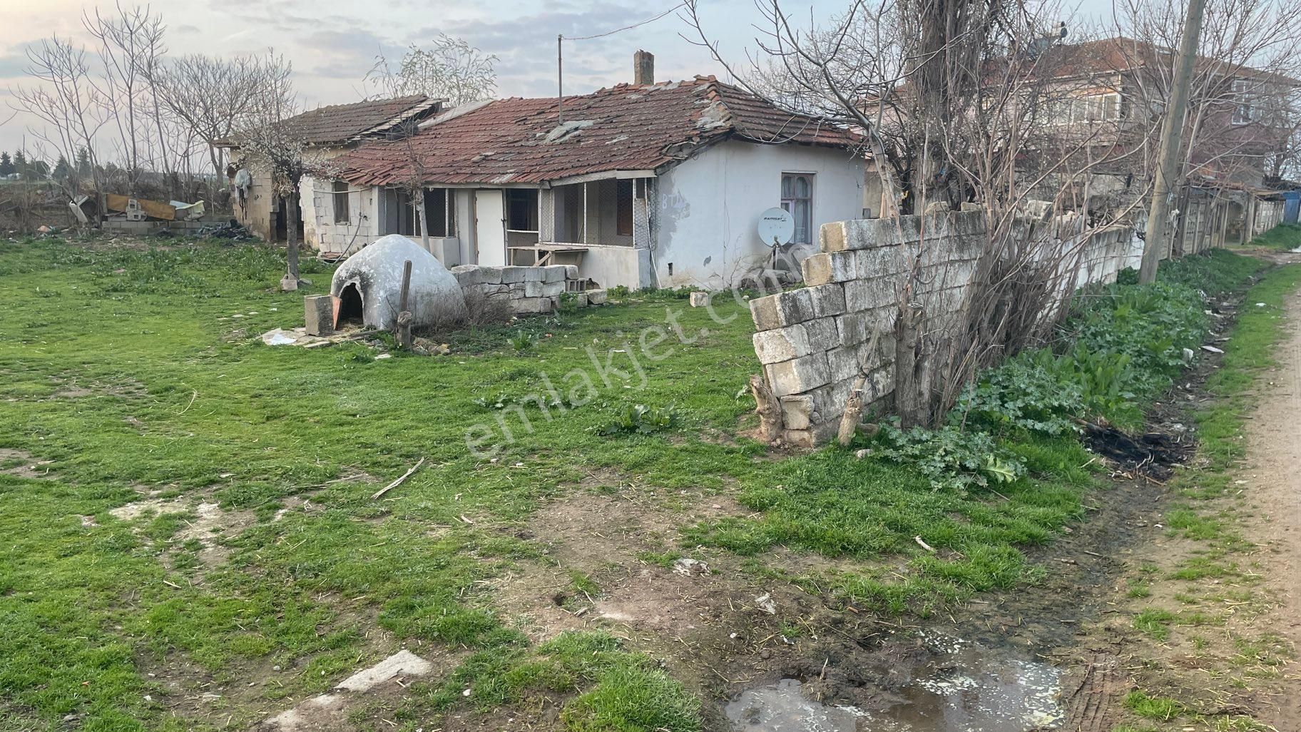 Babaeski Hazinedar Köyü Satılık Müstakil Ev BABAESKİ HAZİNEDARDA MÜSTAKİL KÖY EVİ