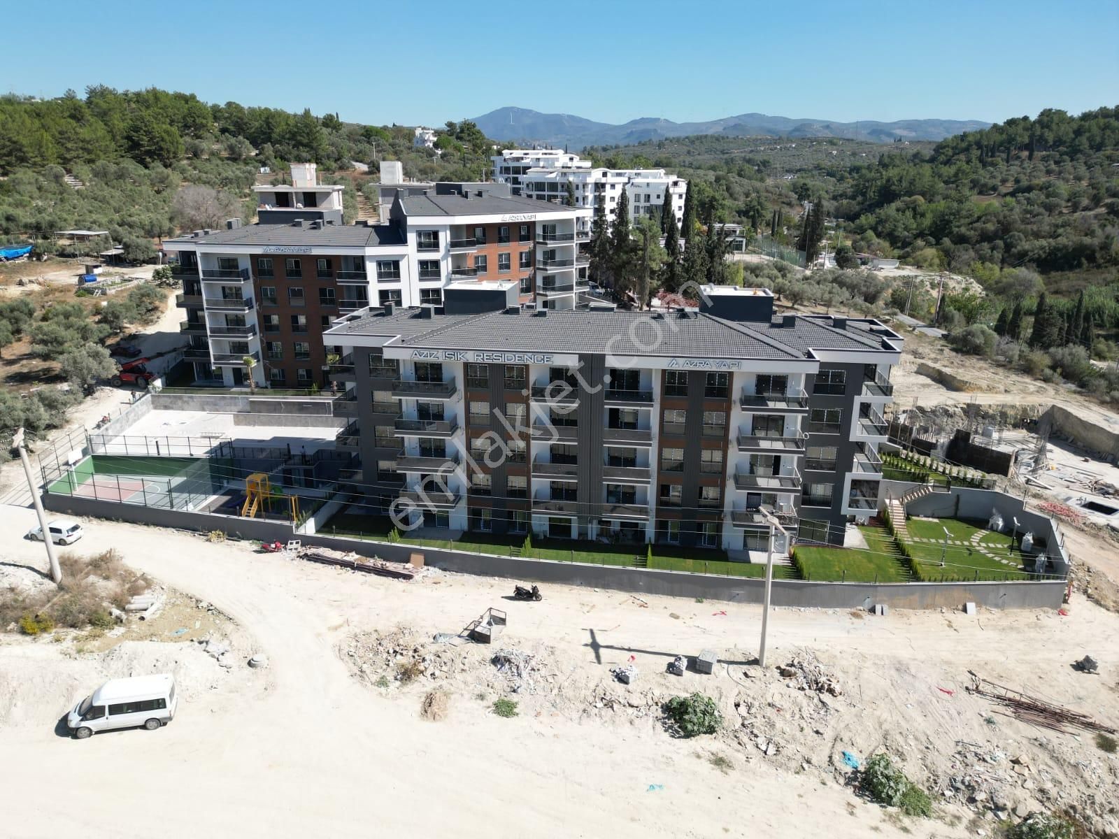 Kuşadası İkiçeşmelik Satılık Residence  MERKEZE YAKIN-7/24 GUVENLIK-HAVUZ-OTOPARK-PEYZAJ-YERDEN ISITMA-ULTRA LÜX-AKILLI EV