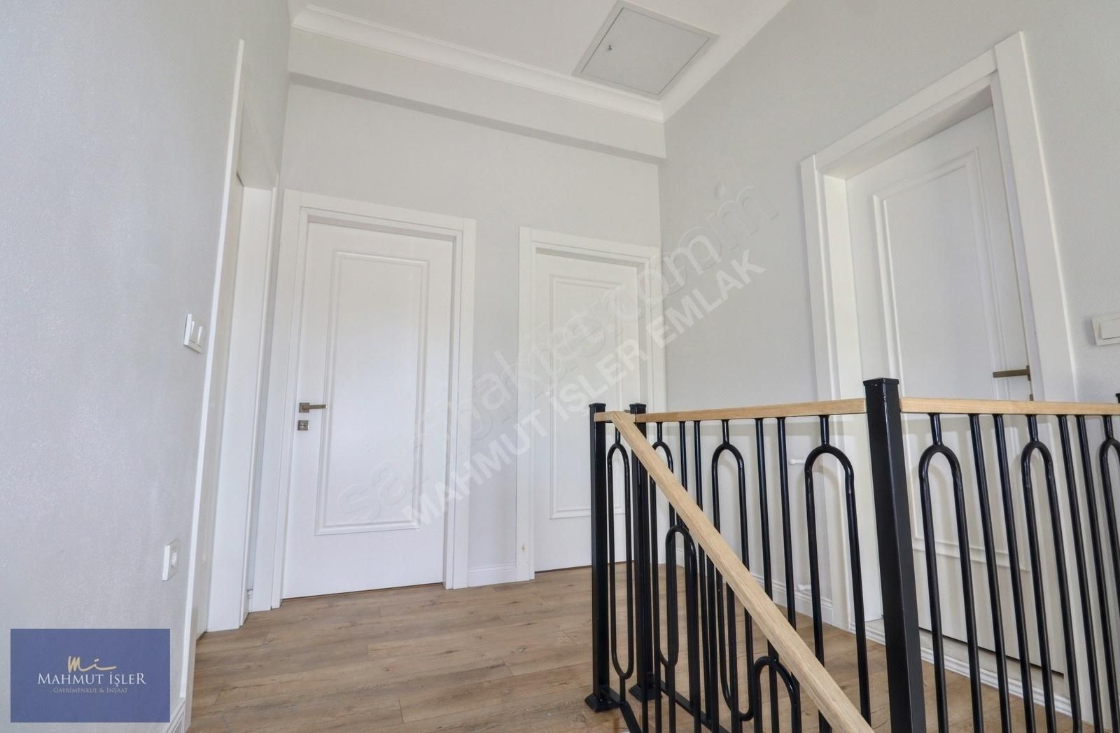 Mahmut İşler'den Kücükkuyuda Tam Müstakil Satılık 3+1 Lüks Villa - Görsel 32