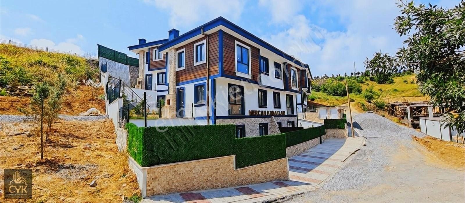 Şile Çavuş Satılık Villa CYK GAYRİMENKULDEN MUHTEŞEM SIFIR TRIBLEX 4+1 VİLLA MERKEZDE