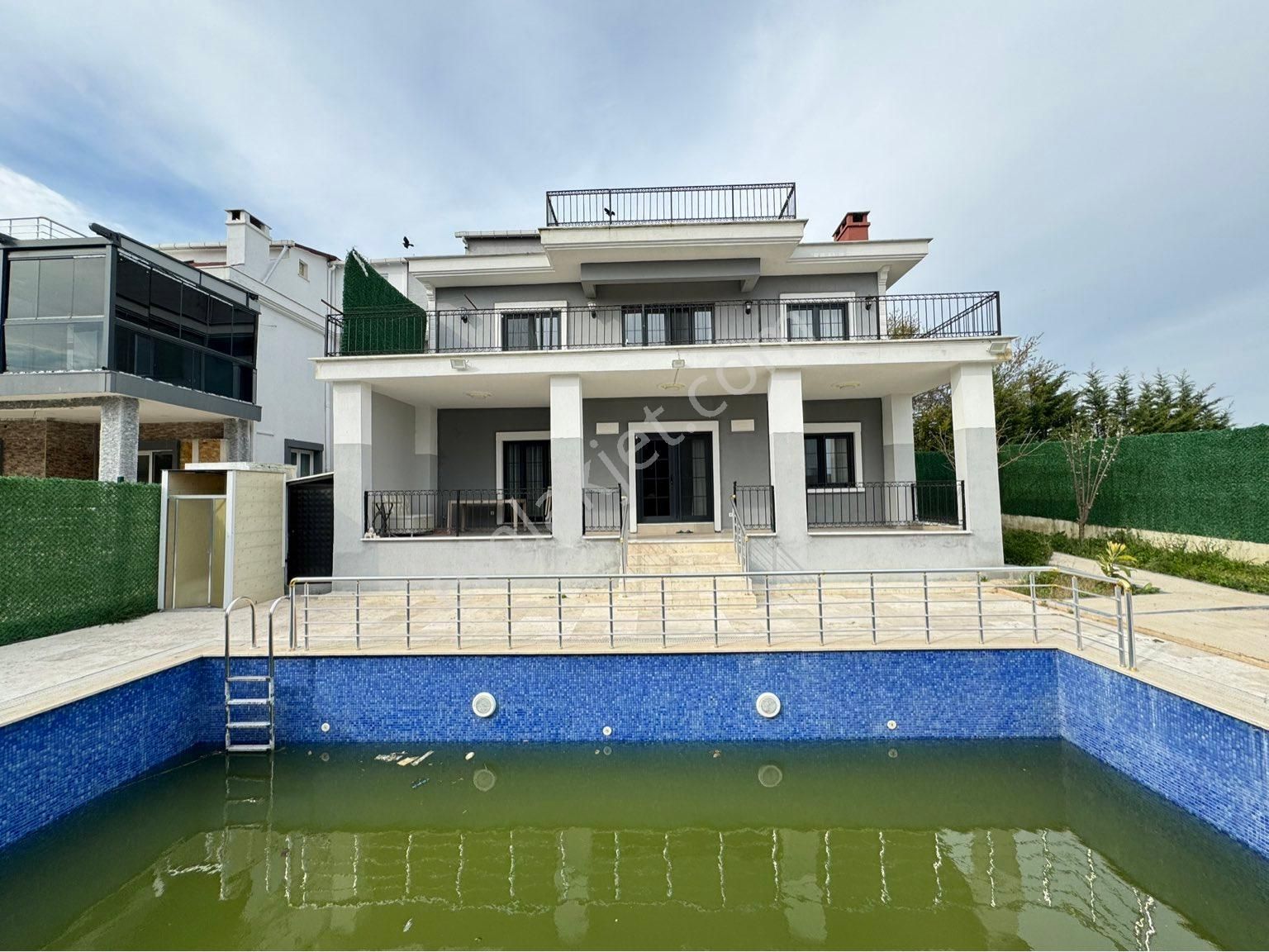 Silivri Ortaköy Satılık Villa  SİLİVRİ ORTAKÖYDE 6+1 SATILIK HAVUZLU VİLLA