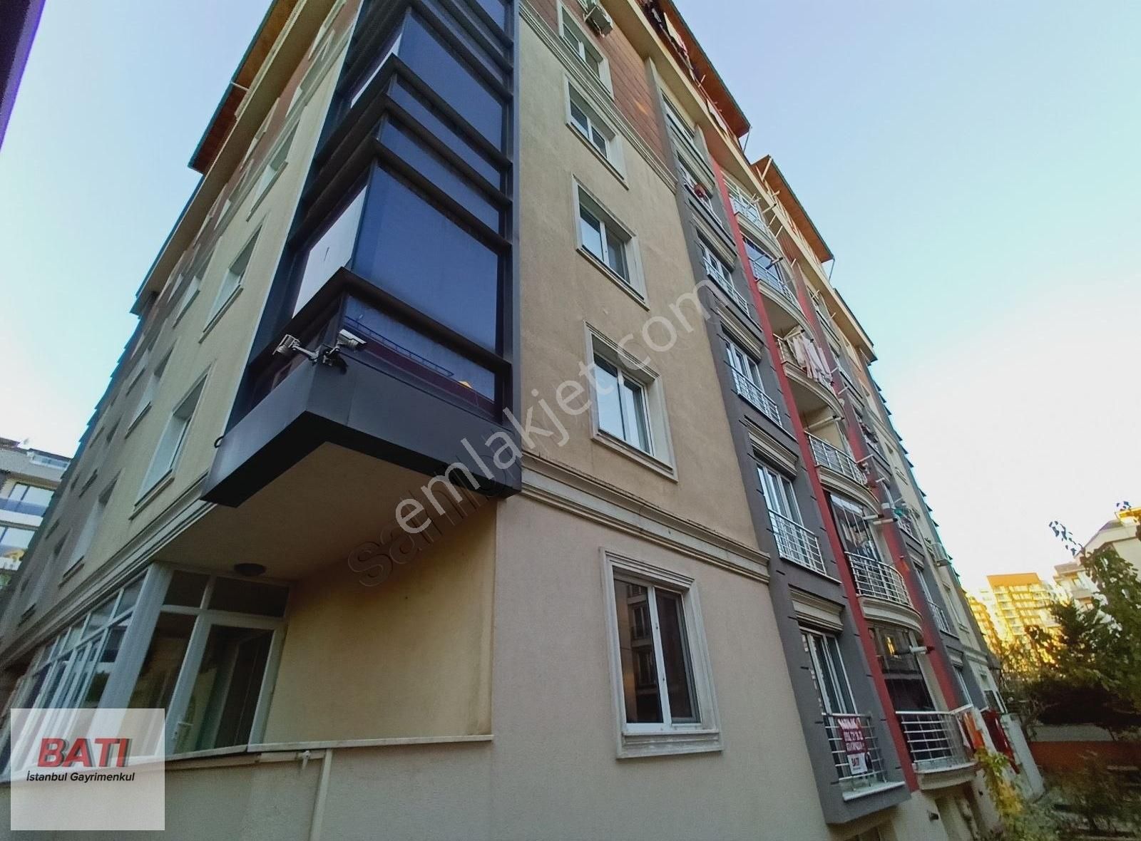 Beylikdüzü Gürpınar Satılık Daire BEYLİKDÜZÜ GÜRPINAR CUMA PAZARI ÜST SOKAĞI 2+1 SATILIK DAİRE