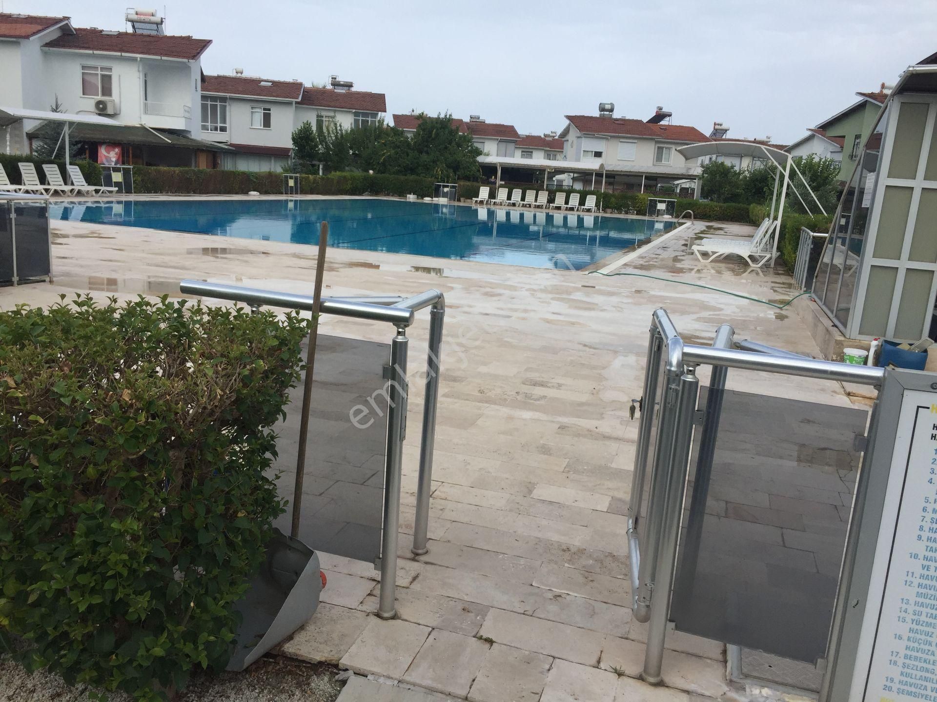 Site İçinde Bahçeli- Havuzlu Dubleks Villa - Görsel 10