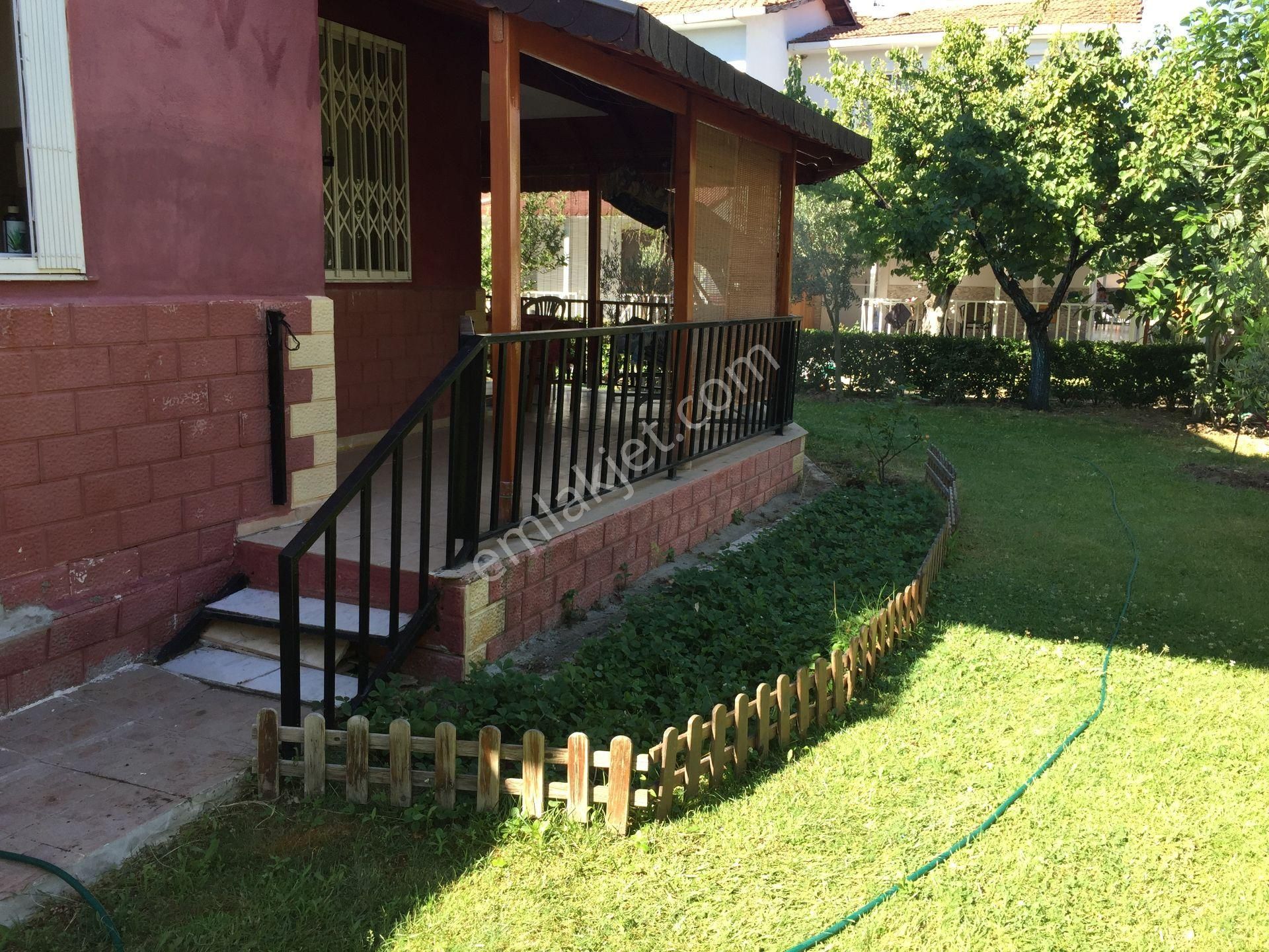 Site İçinde Bahçeli- Havuzlu Dubleks Villa - Görsel 3