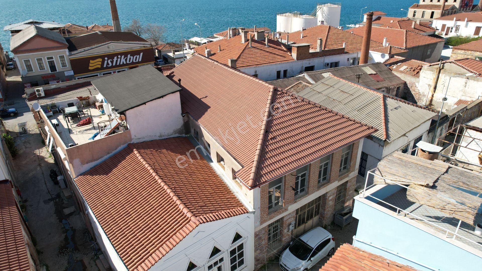 Ayvalık Sakarya Satılık Bina  BALIKESİR AYVALIK TA SATILIK BİNA.MERKEZDE.DENİZE 80 METRE MESAFEDE