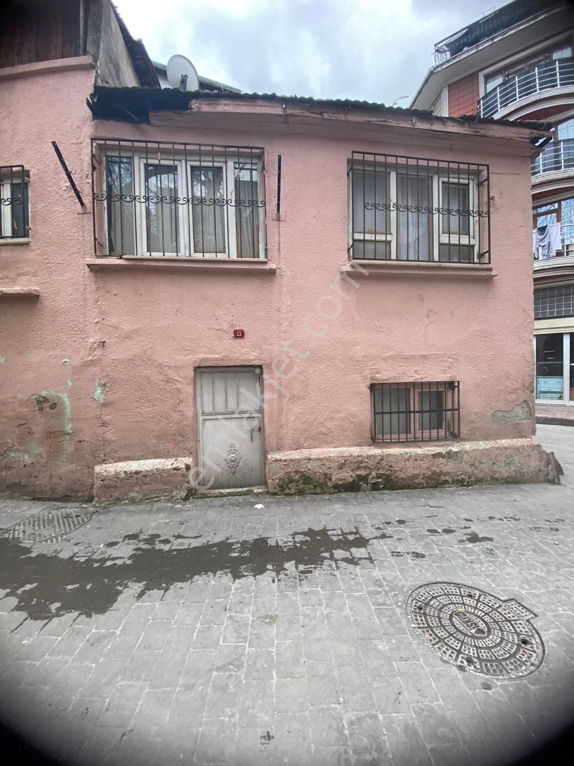 Beyoğlu Küçük Piyale Satılık Daire 2’5 katlı müstakil bina