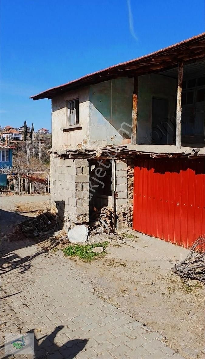 Eşme Yeşilkavak Köyü Satılık Müstakil Ev UŞAK EŞME YAŞILKAVAK KÖYÜNDE 171M2 İKİ KATLI EV VE ARSASI