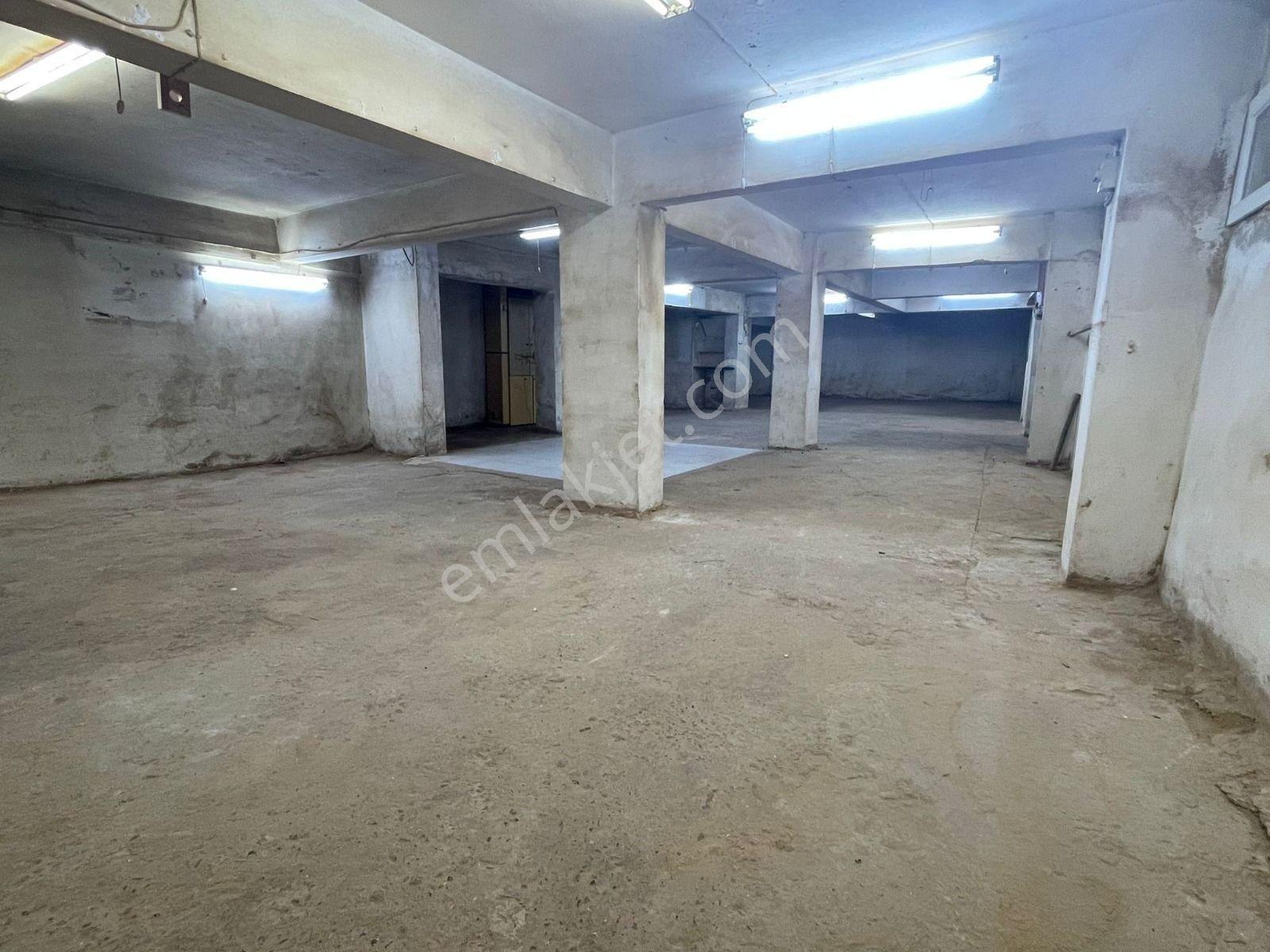 Bayrampaşa Vatan Kiralık Atölye  B.PAŞA VATAN MAH. 200M² BODRUM KAT İŞ YERİ &  ATÖLYE