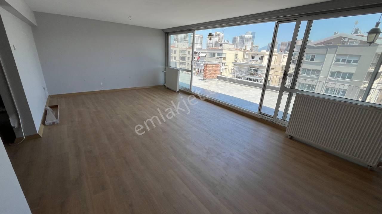 Alsancak'ta Muhteşem Bir Teras Katı - Görsel 2