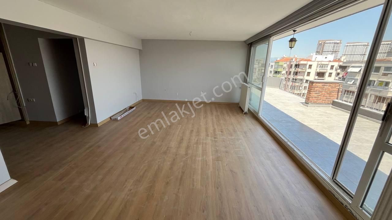 Alsancak'ta Muhteşem Bir Teras Katı - Görsel 3