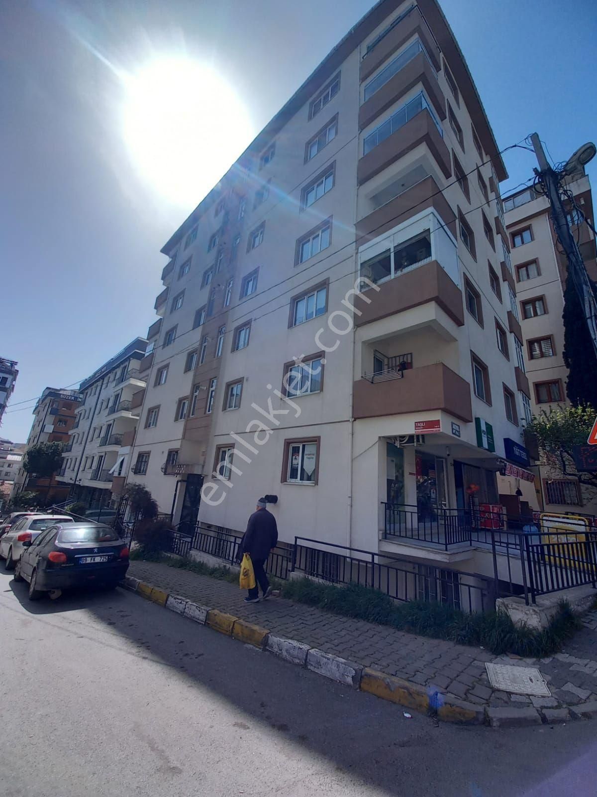 Maltepe Bağlarbaşı Marmaraya Yakın Kiralık Daire GÜLYOLUNDA ARAKATTA BAKIMLI DAİRE