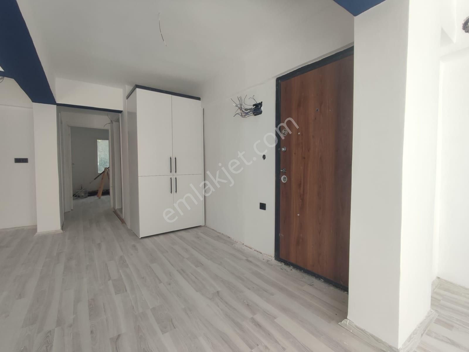 Kuşadası Cumhuriyet Satılık Daire  STEEL HOME EMLAKTAN  FUL TADİLAT YAPILMIŞ SATILIK DAİRE