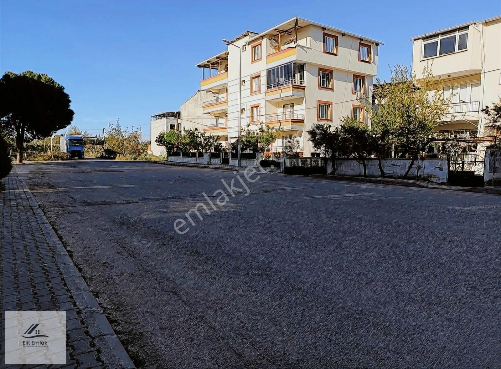 Akhisar Ulu Camii Satılık Ticari İmarlı ELİT EMLAK'TAN ULUCAMİ MAHALLESİN DE 364 M2 ARSA