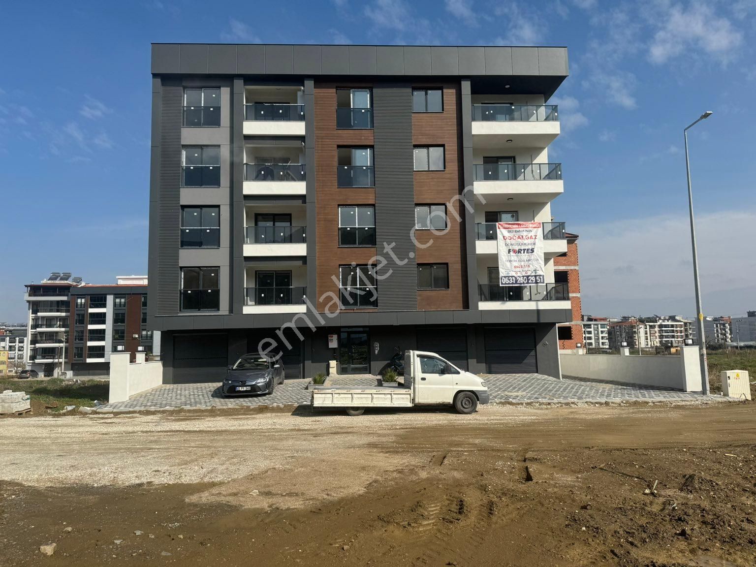 Salihli Kurtuluş Satılık Daire 3+1 120 Metre Kare Ara Kat Özel Otopark