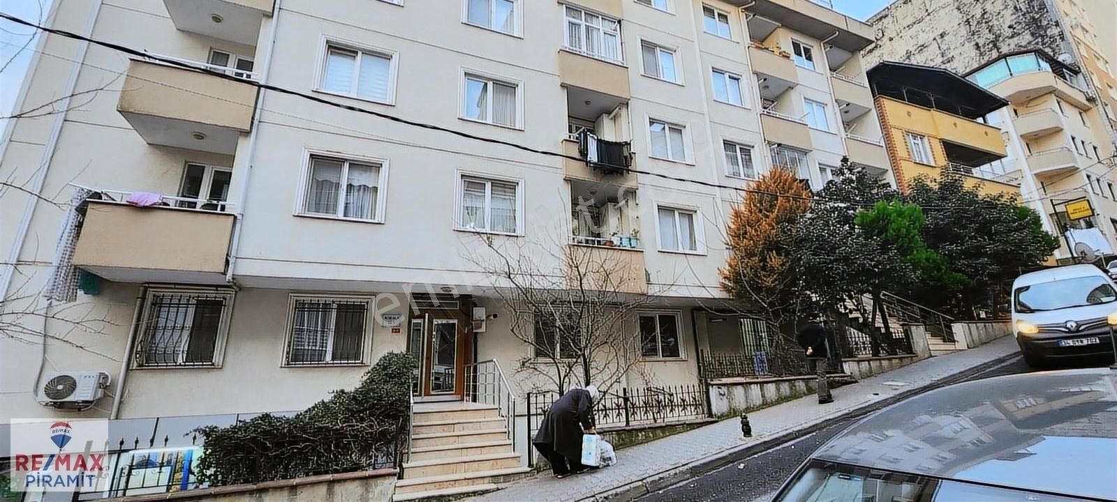 Maltepe Zümrütevler Satılık Daire ZÜMRÜT EVLERDE 3+1 MERKEZİ KONUMDA DAİRE