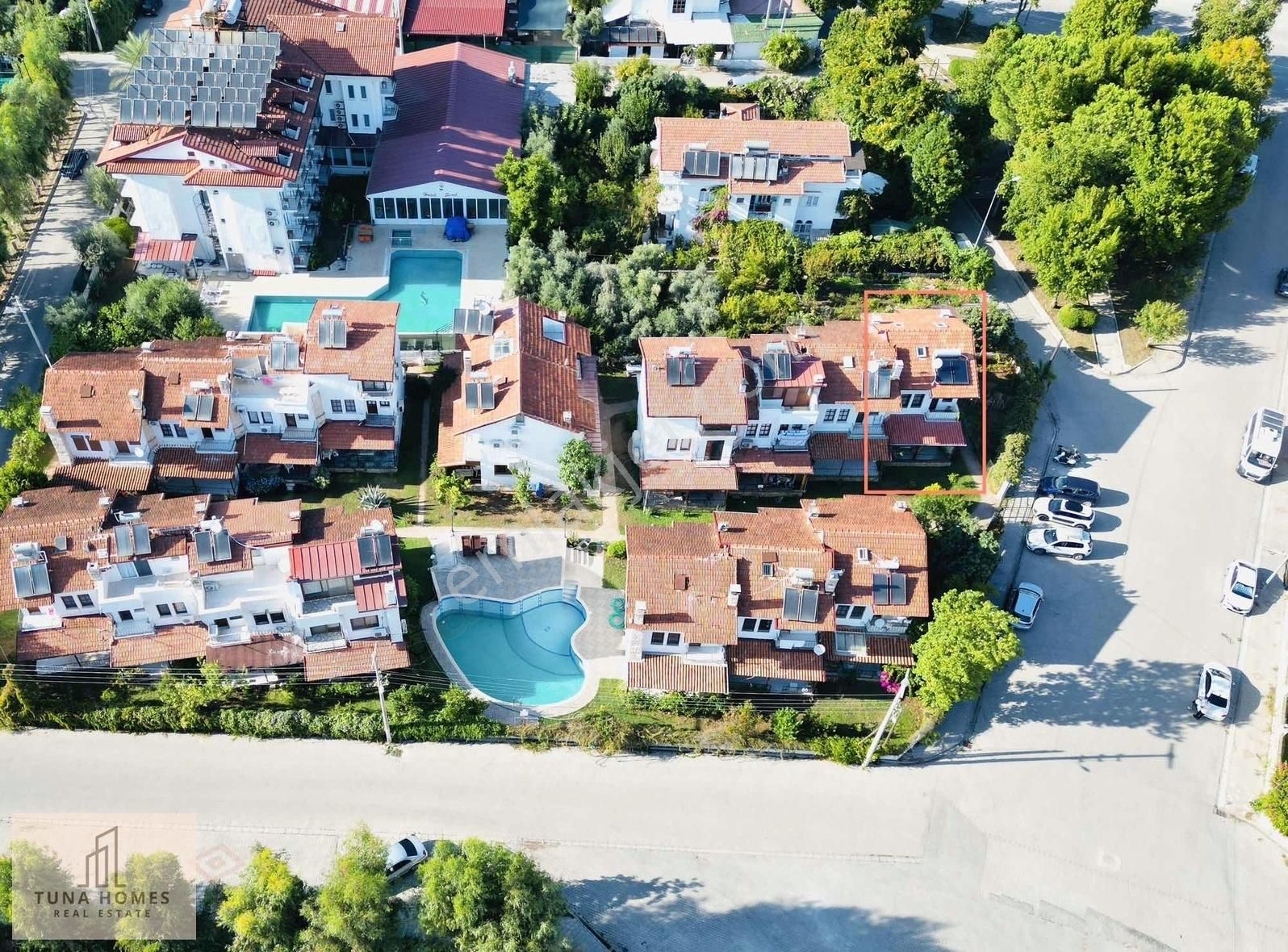 Fethiye Foça Satılık Villa TUNA HOMES'DAN ÇALIŞ SAHİLE YAKIN SİTE İÇERİSİNDE 3+1 KÖŞE VİLLA