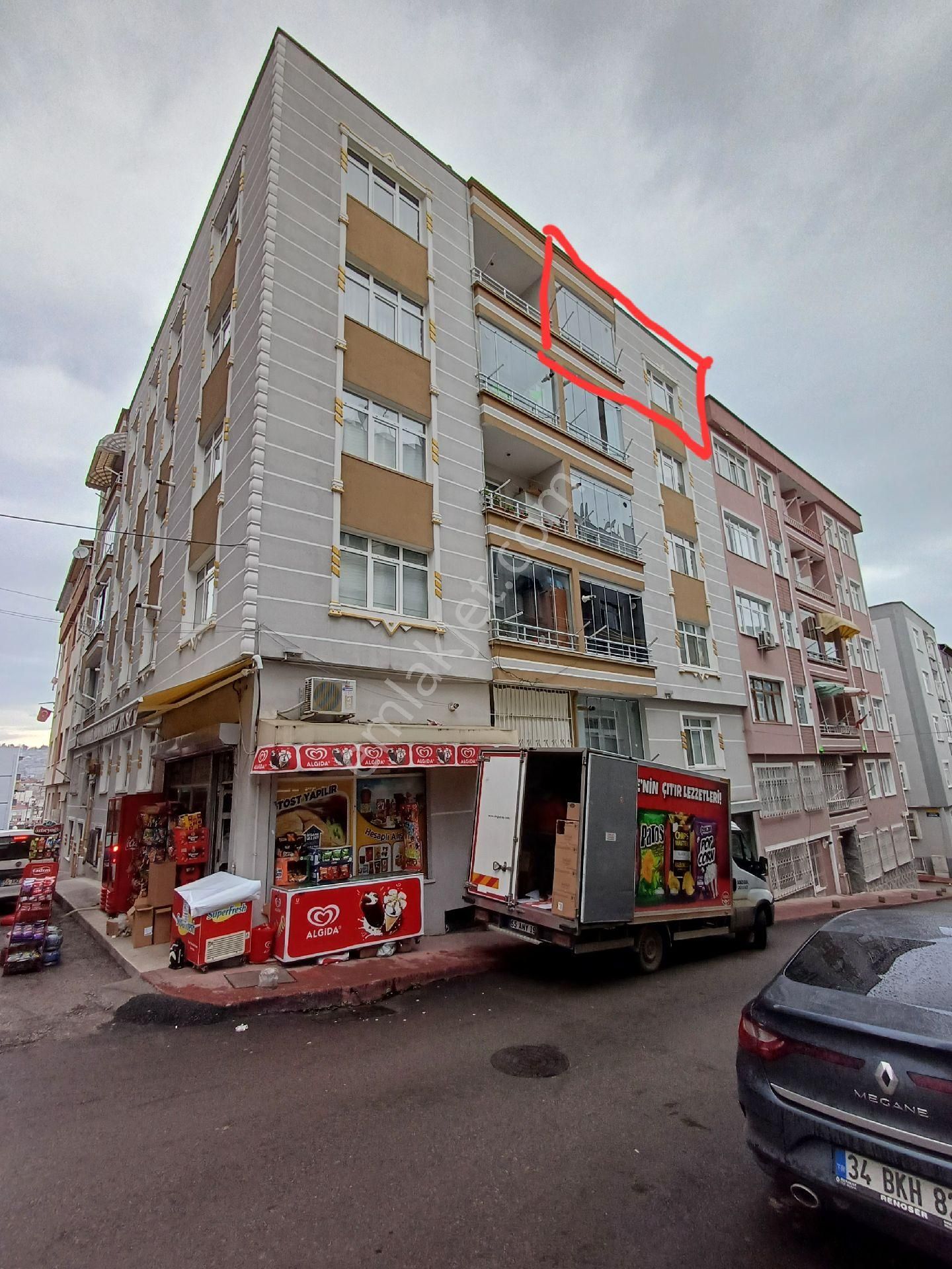 İlkadım Rasathane Satılık Daire RASATHANE MAH. 4.KAT 3+1 120M² DIŞ CEPHELİ DOĞALGAZLİ 