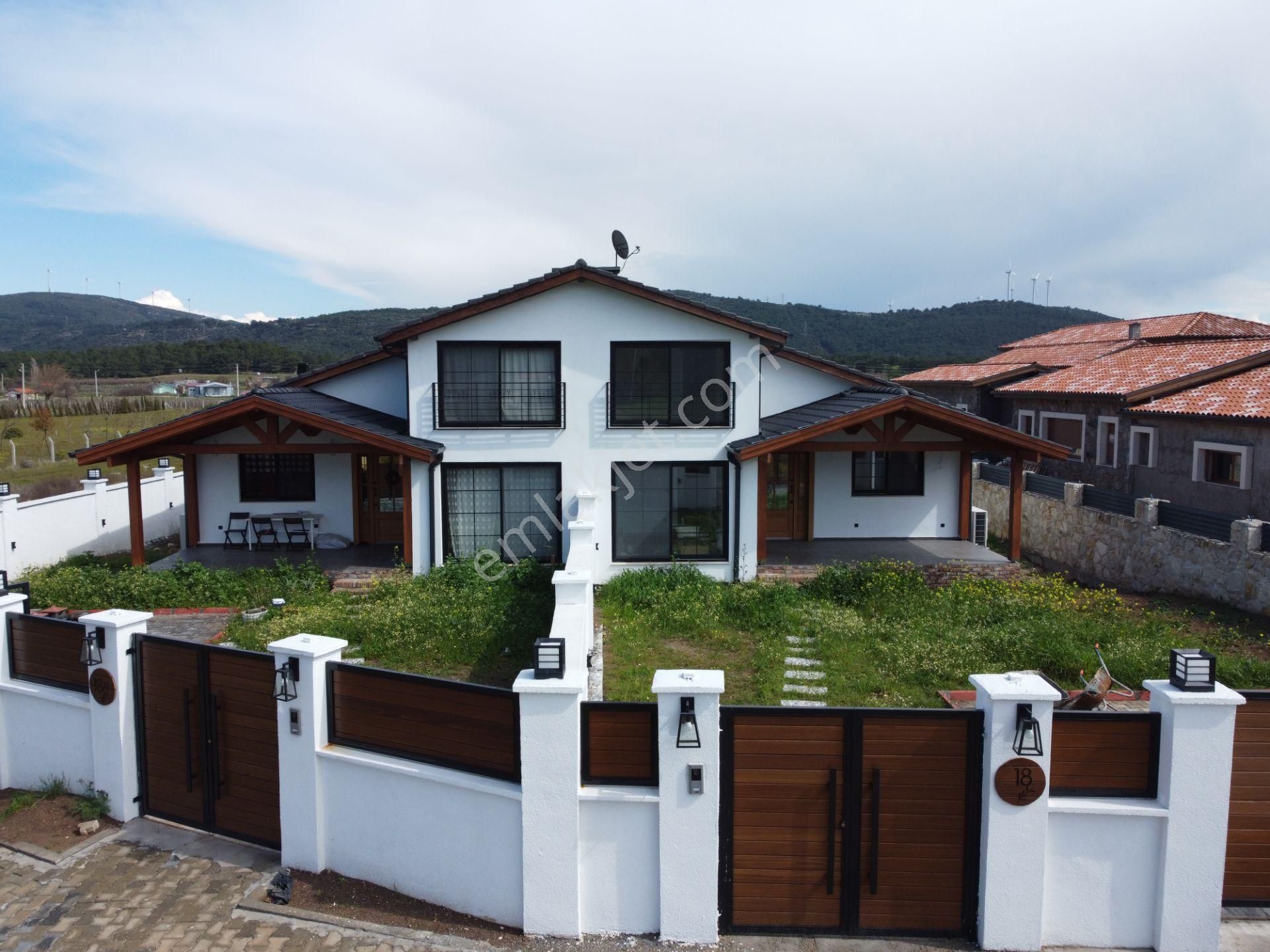 Urla Birgi Satılık Villa  BÜYÜK BAHÇELİ, FERAH, ULAŞIMI KOLAY, 4+1, HAVUZLU VİLLA