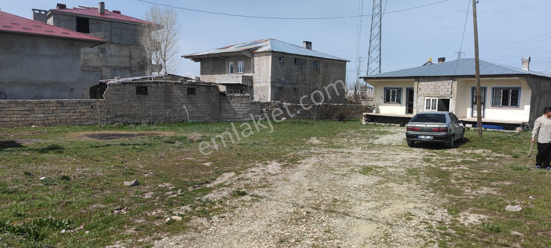 Tuşba Seyrantepe Satılık Daire 1000 m2  arsa tek kat daire çatılı 150m