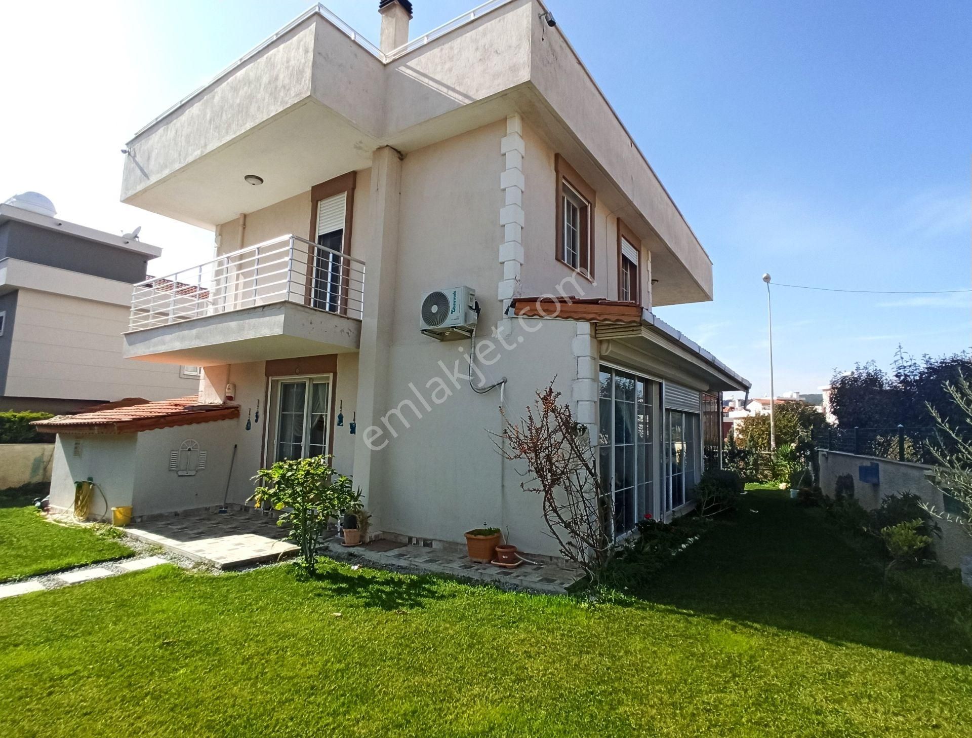 Urla Bademler Satılık Villa  URLA Bademler Köyü Doğa Evleri Sitesi Satılık Lüks Tam Müstakil Villa