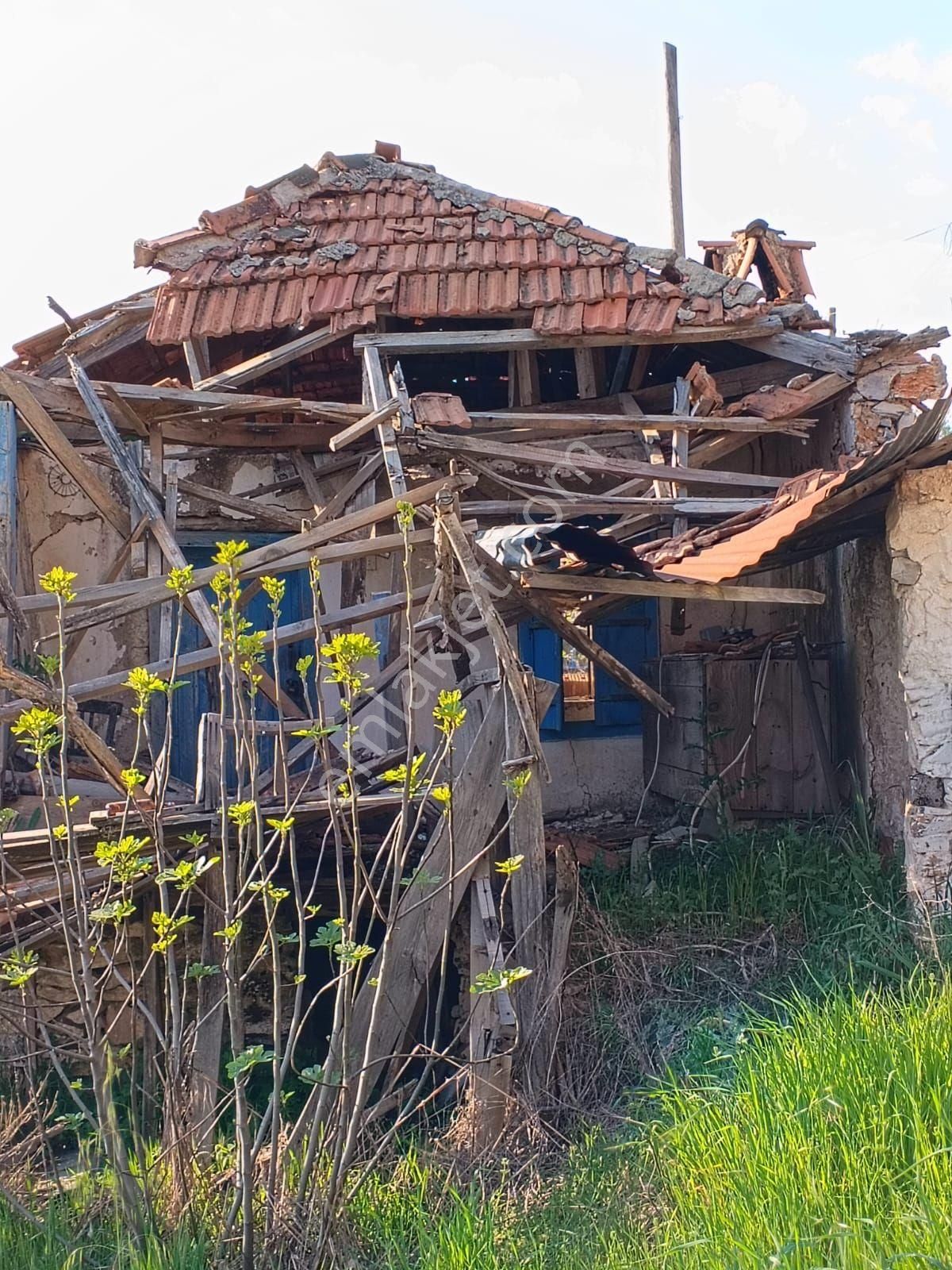 Menteşe Denizova Satılık Tarla MENTEŞE DENİZOVA MAHALLESİNDE 470 M2 ARAZİ İCERİSİNDE ESKİ EV BULUNAN TARLA SATILIKTIR 