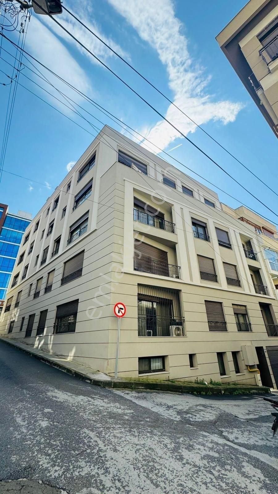 Karataş Hastanesi Yakını Otoparklı 1+1 Satılık Daire