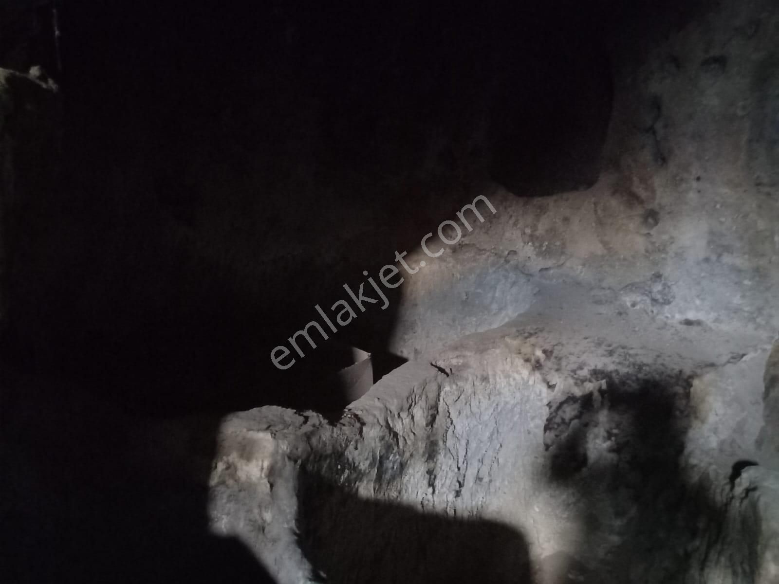 Nevşehir Nar Kasabasında Motel Olmaya Müsait Kaya Damlardan Oluşan Satılık Müstakil Ev - Görsel 26