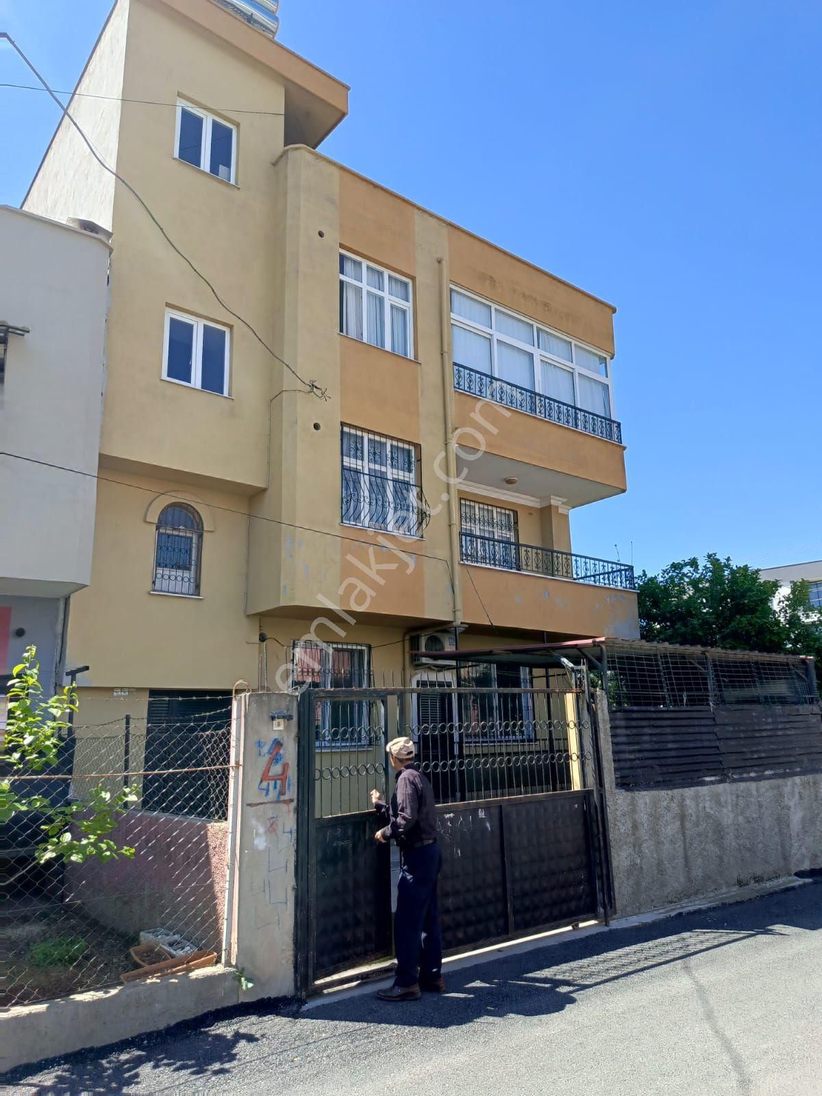 Seyhan Gürselpaşa Satılık Müstakil Ev Aliye İzzet begoviç bulvarına yakın 3 katlı satılık müstakil ev 